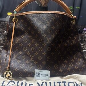 Louis Vuitton artsy mm new model